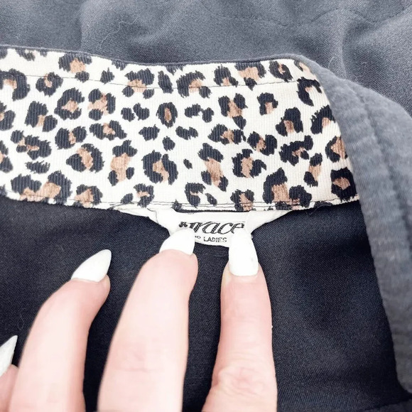 Vintage Full Zip Vest Womens Size L Black Pocket Leopard Trim Outdoor 90s Classi - Picture 3 of 4